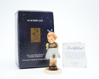 Goebel Hummel Figurine "Two Hands, One Treat" #192 (9 cm, M.I. Hummel Club Exclusive, Hand-Painted Porcelain)