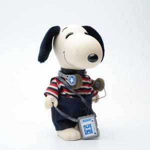 SNOOPY　1965 1966 made in USA VTG Aviva 1966 Snoopy Peanuts Have a Beautiful Day Trophy Award 5