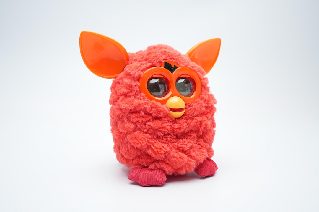 Furby 2012 naranja, juguete interactivo Hasbro, habla neerlandés y