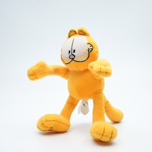Flexible Garfield Plush – Charming and Poseable Vintage Collectible
