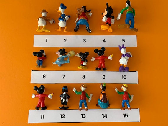 さまざまな年のディズニーのミッキーマウス - グーフィー - ドナルド