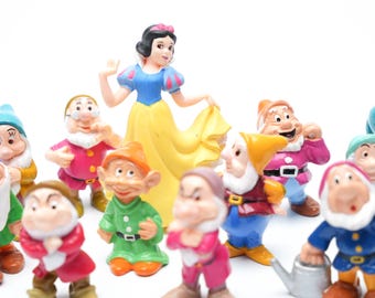 白雪姫のバリーランド + 7人のディズニーの小人 – 手描きのフィギュア