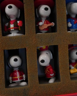 Complete Snoopy World Tour Set With Certificate - Mcdonald's Happy
