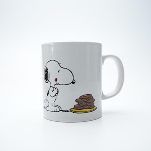 Snoopy mok uit 2002 – 9 cm hoog (ca. 3.54 inch) – Peanuts cartoon design – keramiek