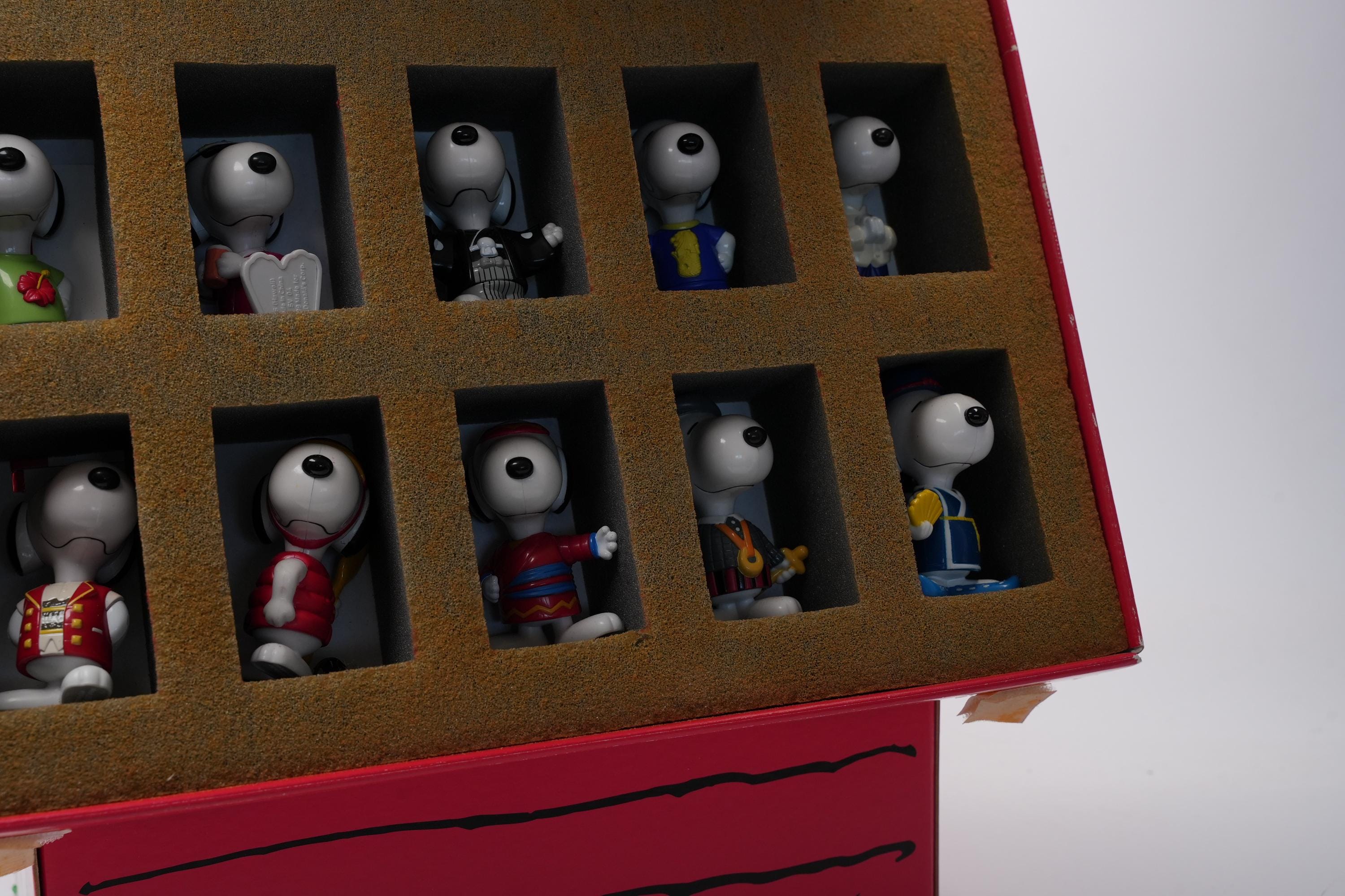 Complete Snoopy World Tour Set With Certificate - Mcdonald's Happy