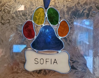 Atrapasueños de vidrieras con forma de huella de pata y hueso de perro personalizado - pérdida de mascota, puente arcoíris, amantes de los perros, monumento conmemorativo para perros