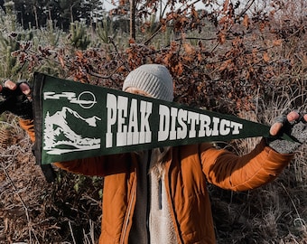 THE PEAK DISTRICT Pennant Flag / felt pennant / wall hanging banner / gallery wall / souvenir / outdoors / bakewell chatsworth mam tor