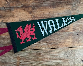 WALES Pennant Flag / felt pennant / wall hanging banner / CYMRU / souvenir / hike / travel souvenir / nostalgic decor / mountain peak