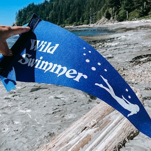 WILD SWIMMER Pennant Flag / feutre fanion / galerie décor mural / mer océan lac / boho décor / baignade en plein air / vague de locéan / surfs vers le haut image 4