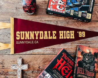 SUNNYDALE HIGH Pennant Flag / felt pennant / Class of '99 / vampire / spike angel willow xander giles / 90s tv / wall hanging decor