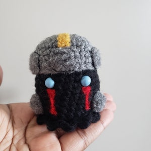 Smol König~ (Made to Order)