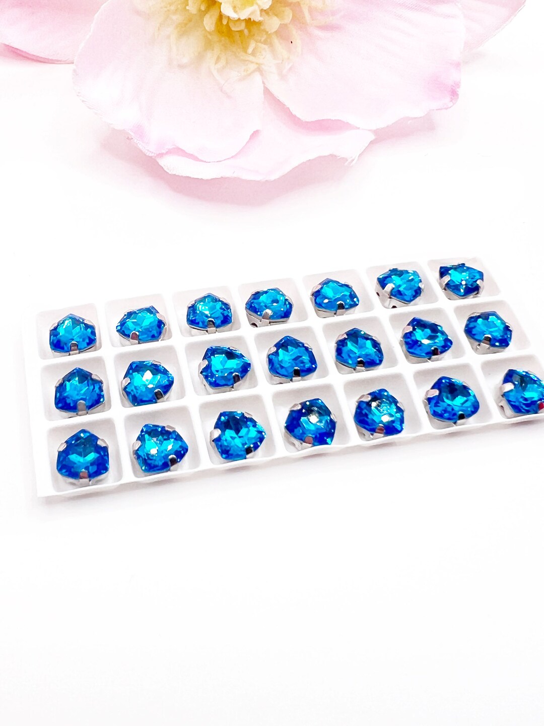 7mm Sew On Glass Crystal Bright Blue In Silver gold Color Setting 7mm Sew On Glass Crystal Bright Blue In Silver gold Color Setting