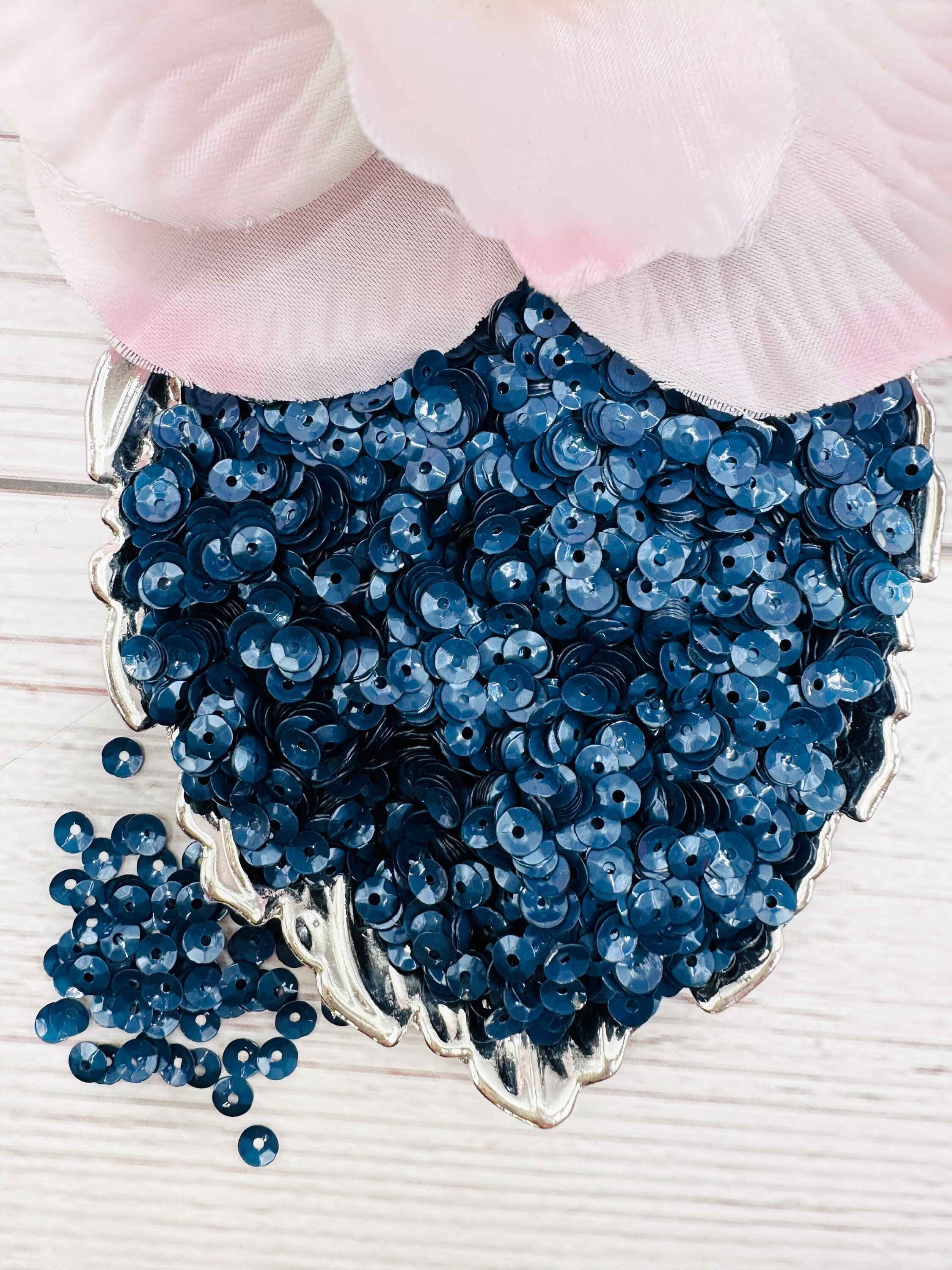SEQUIN SCRUNCHIE NAVY BLUE SEQUIN SCRUNCHIE NAVY BLUE