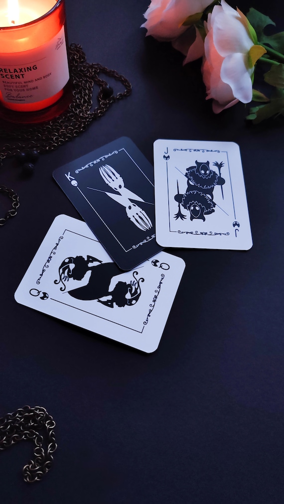 Juego de cartas de póker de diamante en la mesa verde | Vector Premium Juego de cartas de póker de diamante en la mesa verde | Vector Premium