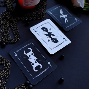 Cartas de pôquer Hollow Knight Baralho de pôquer Hollow Knight Cartas de pôquer pretas e brancas Hollow Knight Cartas de pôquer originais Presente para ele Cartas de jogar