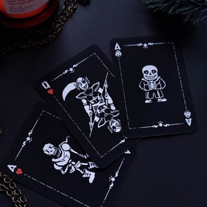 Undertale ポーカーカード Undertale ポーカーデッキ Undertale 白黒ポーカーカード オリジナルポーカーカード 彼へのギフト トランプ Undertale