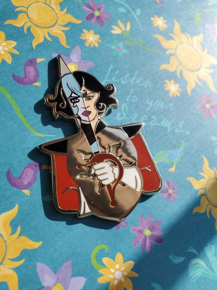 ケノン エリザベス様 Restocked!* Cassandra of Corona - Enamel Pin - Etsy