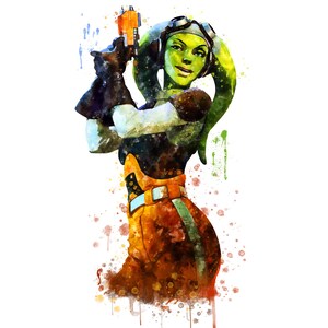 Puede incluir: Una pintura de acuarela de un personaje femenino de piel verde con ropa naranja y marr&oacute;n, sosteniendo un bl&aacute;ster. El personaje tiene orejas grandes y puntiagudas y lleva gafas protectoras. El fondo es un lienzo blanco con salpicaduras de color.
