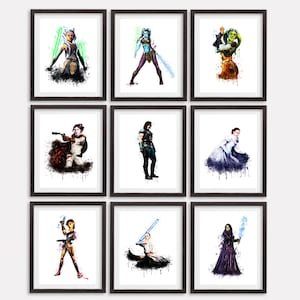 Puede incluir: Conjunto de 8 impresiones enmarcadas con ilustraciones de acuarela de personajes de la franquicia Star Wars. Las impresiones est&aacute;n en marcos negros con alfombrillas blancas y presentan personajes como Ahsoka Tano, Sabine Wren y Rey.