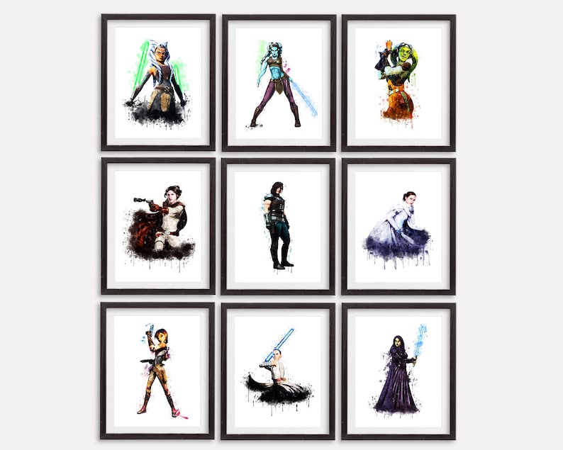 Puede incluir: Conjunto de 8 impresiones enmarcadas con ilustraciones de acuarela de personajes de la franquicia Star Wars. Las impresiones est&aacute;n en marcos negros con alfombrillas blancas y presentan personajes como Ahsoka Tano, Sabine Wren y Rey.