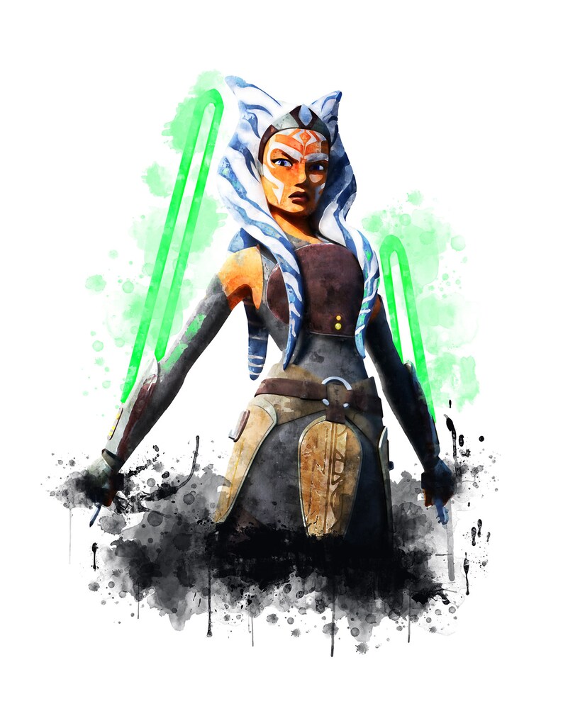 Puede incluir: Una pintura de acuarela de un personaje femenino de Star Wars. Lleva una capucha azul y blanca y sostiene dos sables de luz verdes. El fondo es una acuarela negra y blanca.