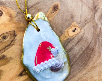 Here Comes Santa | Oyster Ornaments