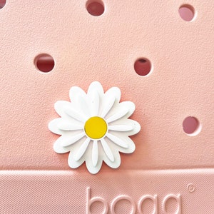 Bogg bag pop in, bogg bag bit, daisy charm, daisy pop in, bogg bag tag, daisy pop in, flower bag tag