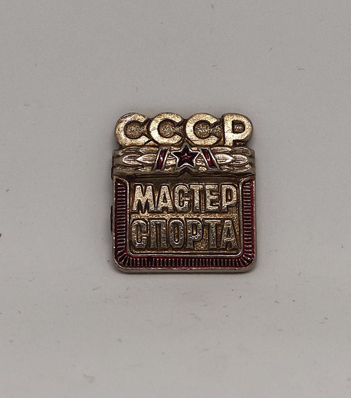 SOVIET RUSSIAN  Political  Pin Badge Master of Sports of the USSR Heavy Metal. 