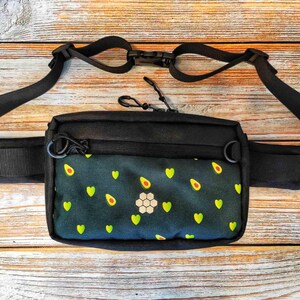 Piccolo marsupio personalizzato color avocado, marsupio leggero e minimalista, marsupio con cerniera, marsupio da uomo, marsupio da viaggio, regalo e attrezzatura.
