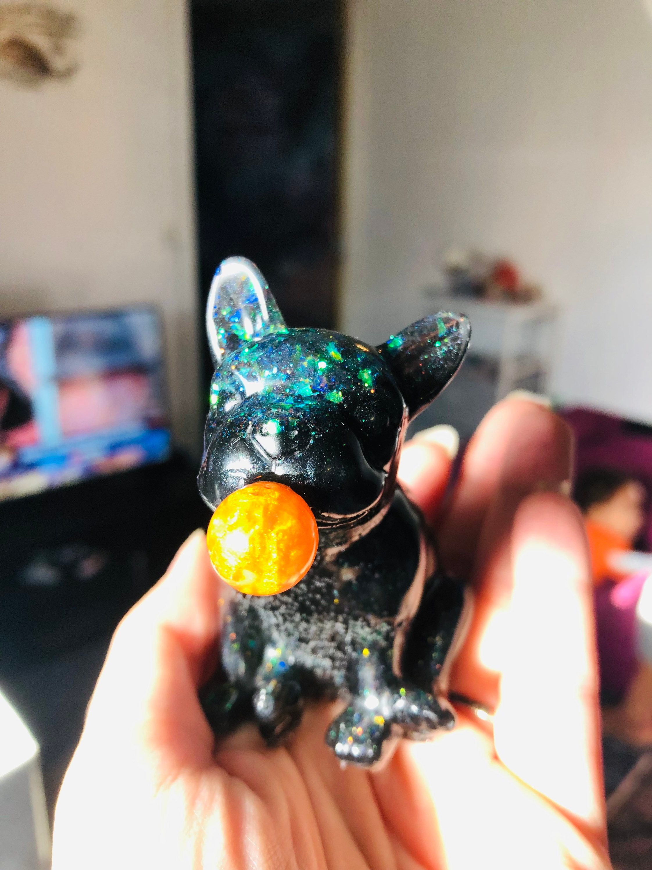 statuetta Bulldog, Artisanal Handmade Resin Dog Creation