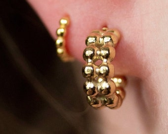 15-mm-Ohrringe mit Goldkugeln