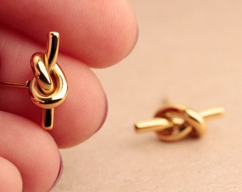 Minimal Gold Earrings Knot