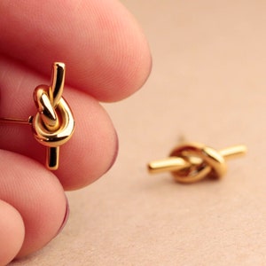 Minimal Gold Earrings Knot