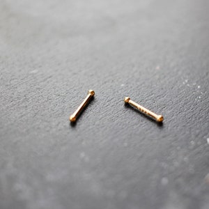 Winzige, minimalistische Ohrstecker aus Gold, superkleine, 1 mm große, vergoldete Ohrstecker aus 925er Sterlingsilber