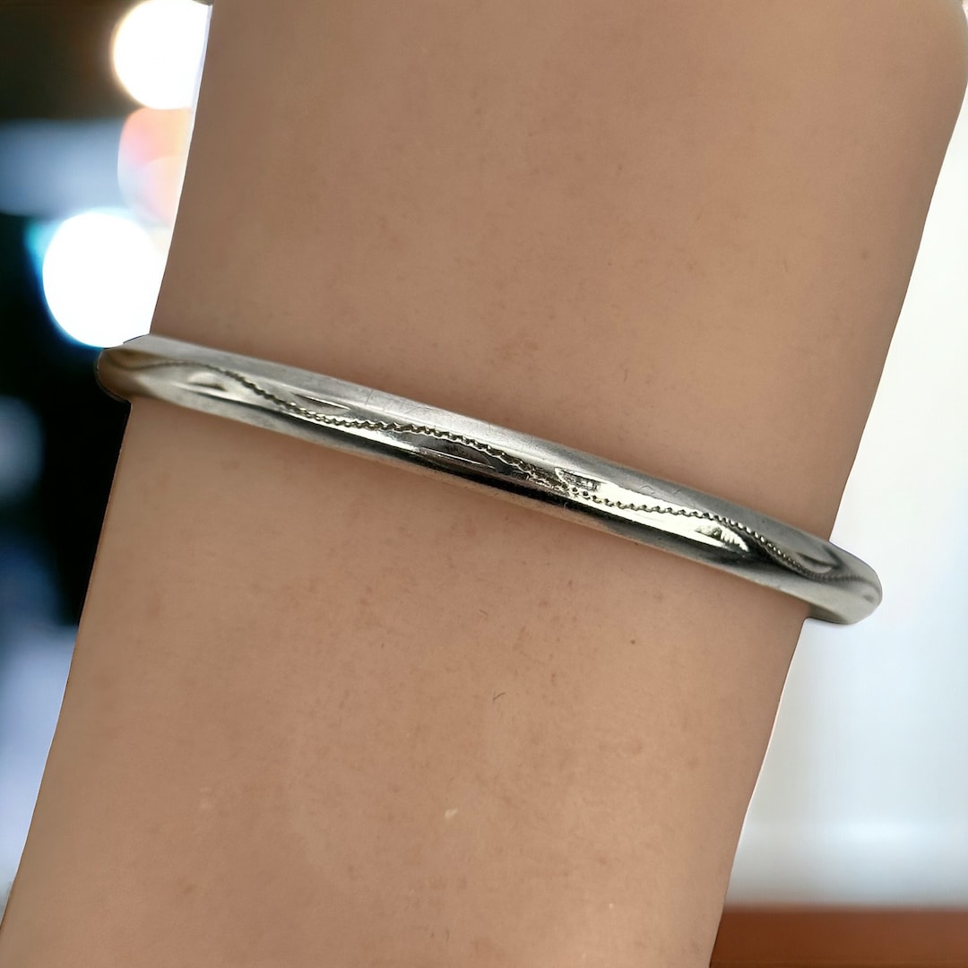 Bangle 69.3 Mm 835 Silver Pattern 4.8 Mm Wide 70s 80s Vintage Silver Bangle Fashion - Etsy Bangle 69.3 Mm 835 Silver Pattern 4.8 Mm Wide 70s 80s Vintage Silver Bangle Fashion - Etsy
