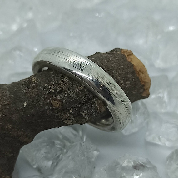Bague vintage fantaisie argent avec strass. Taille 51/52