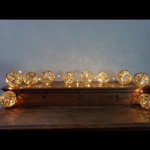 Décoration d&#39;intérieur, Boules de jute lumineuses uniques, Boule de laine, Boule de jute, Boule lumineuse, Guirlande lumineuse, Décoration lumineuse, Décoration de cheminée lumineuse, Luminaire