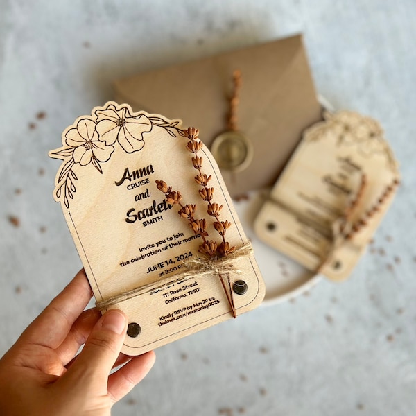 Gepersonaliseerde houten bruiloft uitnodigingen, bloemen bruiloft uitnodiging, lavendelhout bruiloft uitnodigingsset, aangepaste laser huwelijksaankondiging