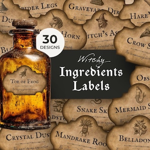 Könnte beinhalten: Eine bernsteinfarbene Apothekerflasche mit Korken und dem Etikett "Toe of Frog" steht im Mittelpunkt. Um sie herum befinden sich Etiketten im Vintage-Stil mit verschiedenen Namen von Hexen-Zutaten. Das Bild ist eine Sammlung von 30 Designs.