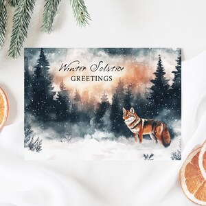 Tarjeta de solsticio de invierno con lobo, postal navideña de animales del bosque para imprimir, impresión navideña pagana con bosque, saludos festivos para la temporada navideña