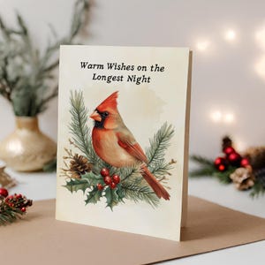 Cartão de solstício de inverno para impressão, cartão postal de Yule com pássaro cardeal vermelho, estampa animal pagã de Natal, saudações festivas da temporada de Yuletide