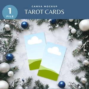 Maqueta de carta de tarot única, plantilla de Canva de Navidad para lectura de tarot, plantilla de baraja de tarot de arrastrar y soltar, Flatlay de invierno para negocios espirituales