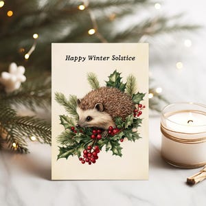 冬至カード ハリネズミ、印刷可能なかわいい森の動物のユールポストカード、異教のクリスマスホリデーの森のプリント、ユールシーズンの挨拶