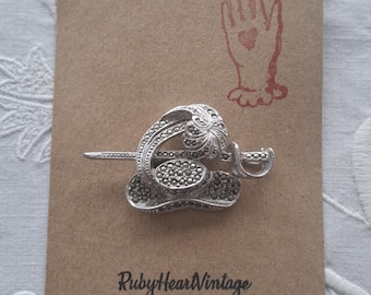 Vintage 'HOLLYWOOD' 1950s Large Silver Tone Musketeers Plumed Hat and Sword Brooch