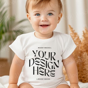 Pieles de conejo 3322 Camiseta de bebé Maqueta Camisa blanca para niños pequeños Camiseta blanca de piel de conejo Modelo de bebé Maqueta de piel de conejo 3322 Estilo de vida infantil Boho en blanco