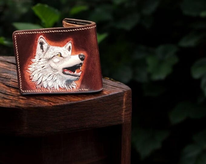 Handcrafted Genuine Leather Wallet with Wolf Design – Where Quality Meets Art