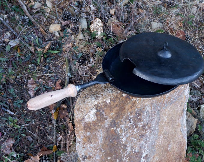 Bushcraft  primitive  hand forge camp pan with genuie leather bag
