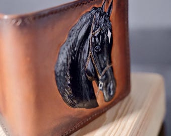 ハンドクラフトレザーウォレット：エンボス加工の馬のデザイン