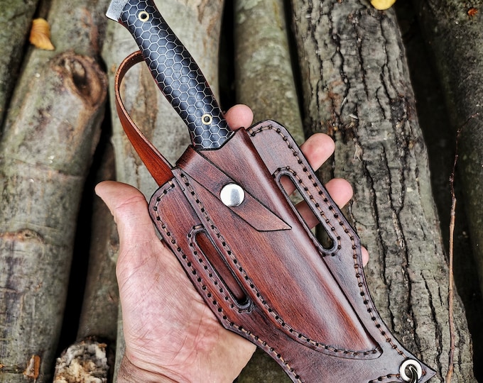 Thunderbolt: Handcrafted Tactical Knife in Carbon Steel – Shoulder Rig Accessibility, Fusion of Power and Elegance
