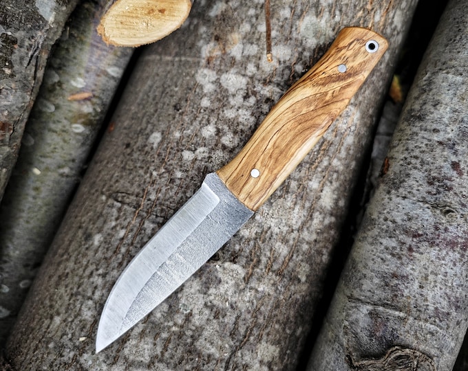 N690 stainless steel bushcraft knife with leather sheath